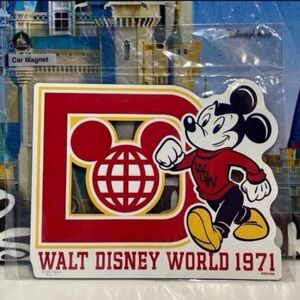 Disney parks vault / retro mickey mouse car magnet walt disney world